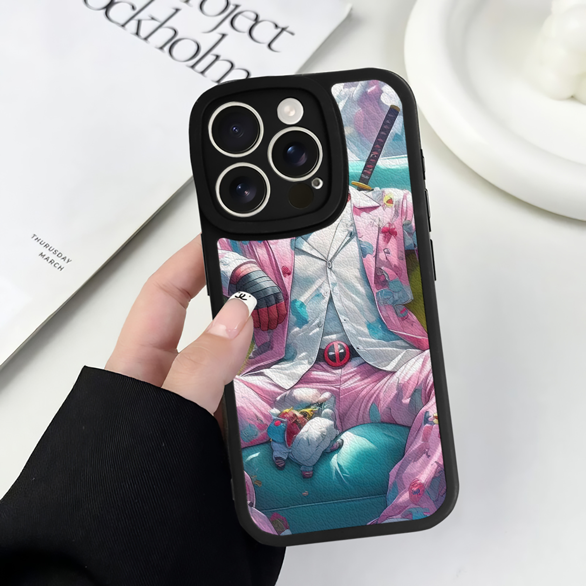 （画像用） Deadpool デッドプール 【iPhone 16シリーズ対応】シリコンスマホケース（レザー調） 材質：シリコン